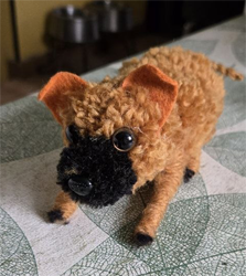 Figurine artisanale de la chienne Amande